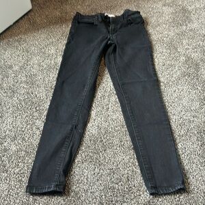 Black, khols, skinny jeans size small